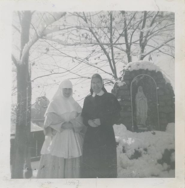 Soeur Marie de l'Assomption sortie en 1953 avec soeur Boivin Le